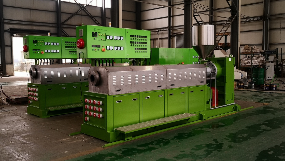 Nuevo modelo SJ120/30 90kw extrusión Tpu Color Masterbatch pellets sellador de perfil banda selladora de PVC suave tornillo único