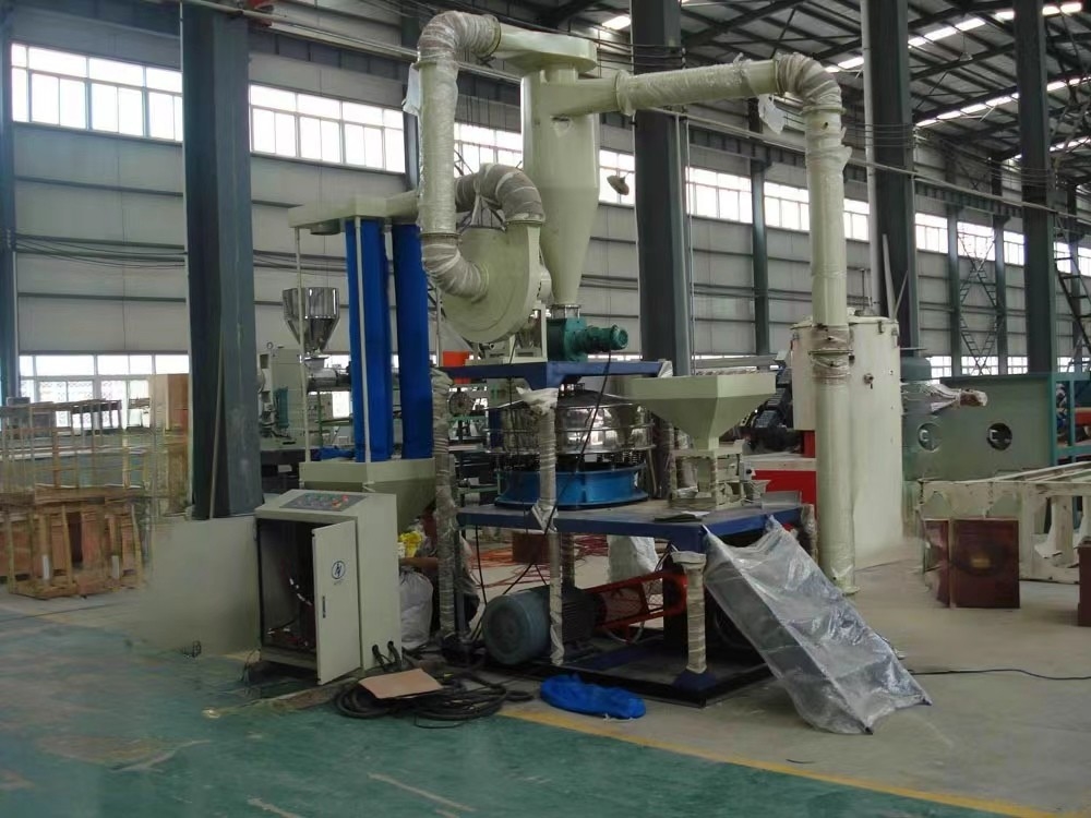 Máquina de pulverización de plástico de tipo disco redondo de alta velocidad PP PE / máquina de pulverización de plástico de refrigeración por agua