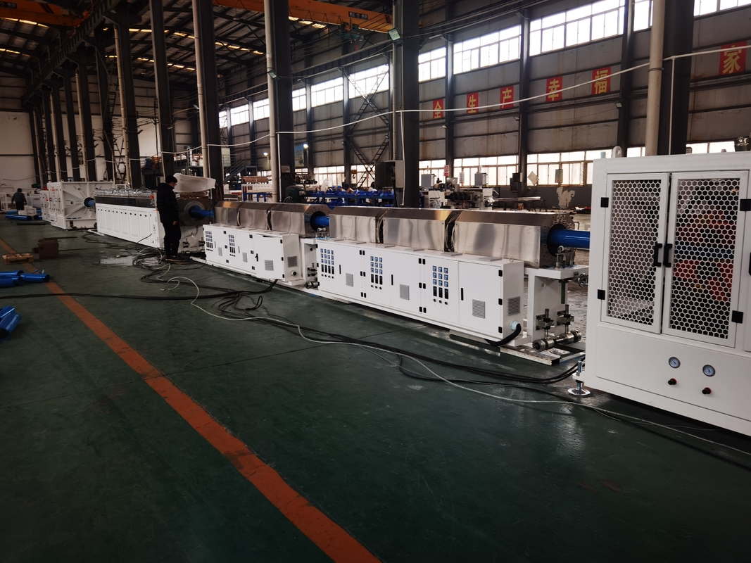 Línea de producción de tuberías de PVC de 250-630 mm / 315-800 mm 380V / 3P / 50Hz Línea de extrusión de tuberías de PVC