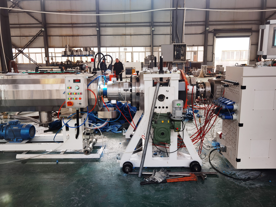 Línea de producción de tuberías de PVC de 250-630 mm / 315-800 mm 380V / 3P / 50Hz Línea de extrusión de tuberías de PVC