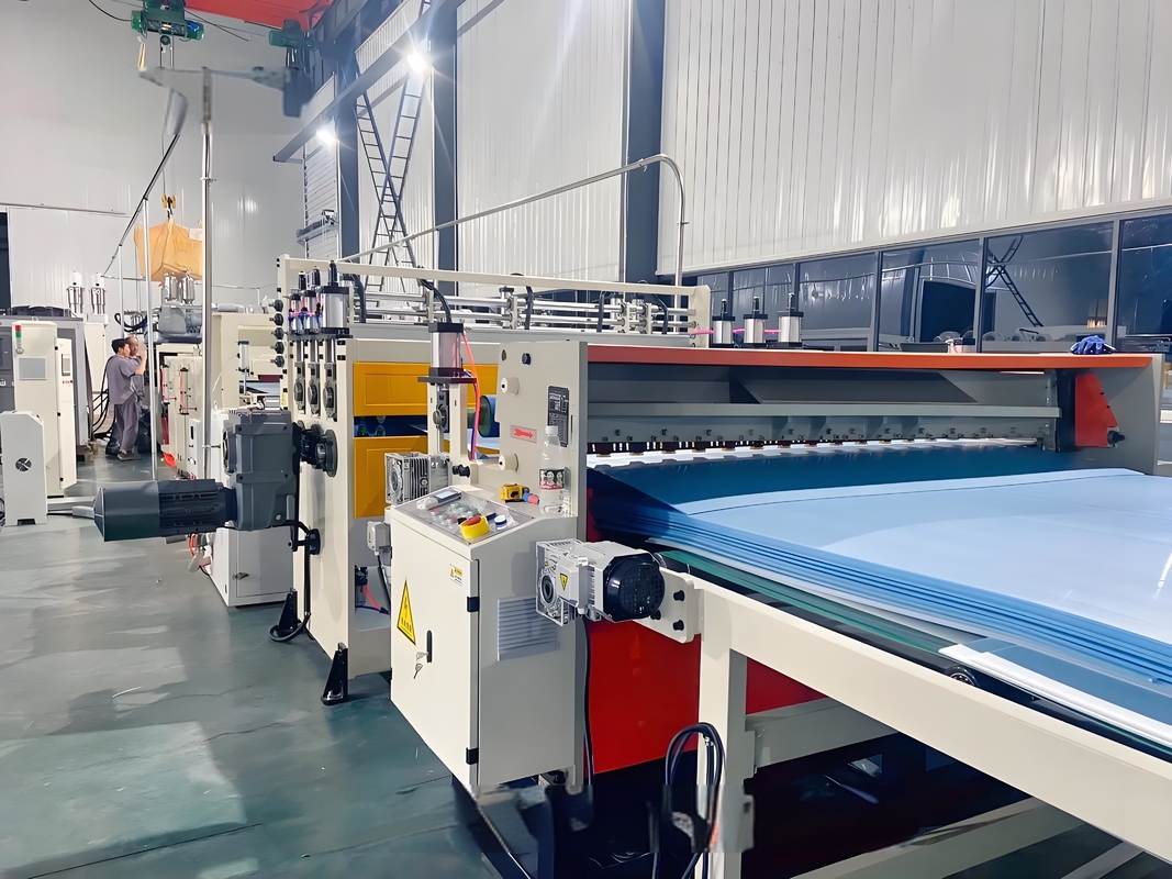 2200 / 2600mm PP máquina de placa de rejilla hueca 150kw de potencia PP línea de extrusión de placa hueca