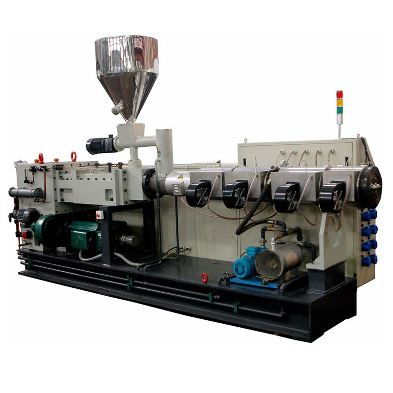 La máquina grande del extrusor de tornillo del doble de la salida para 160kw de proceso plástico PS130/28 hizo salir 1100kg/H